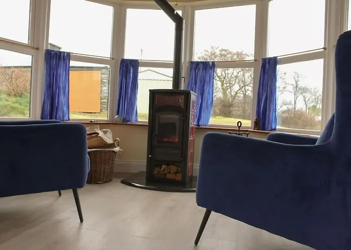 The Marshes - Large Home, Short Drive To Beach