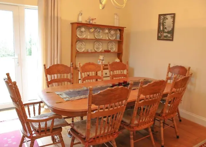 The Marshes - Large Home, Short Drive To Beach