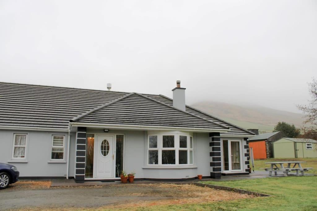 The Marshes - Large Home, Short Drive To
