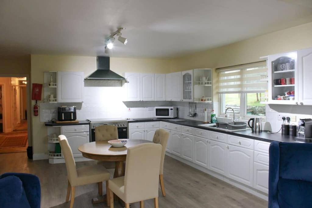 The Marshes - Large Home, Short Drive To